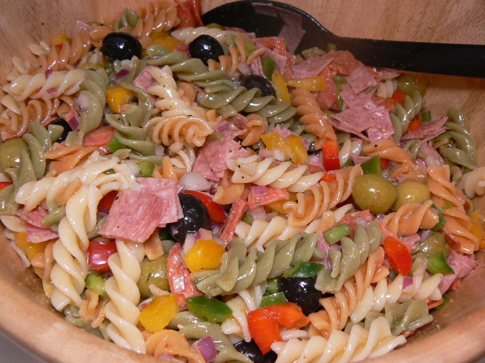 how long does pasta salad with Italian dressing last in the fridge?