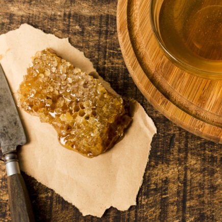 honeycomb-with-knife-tea (1)