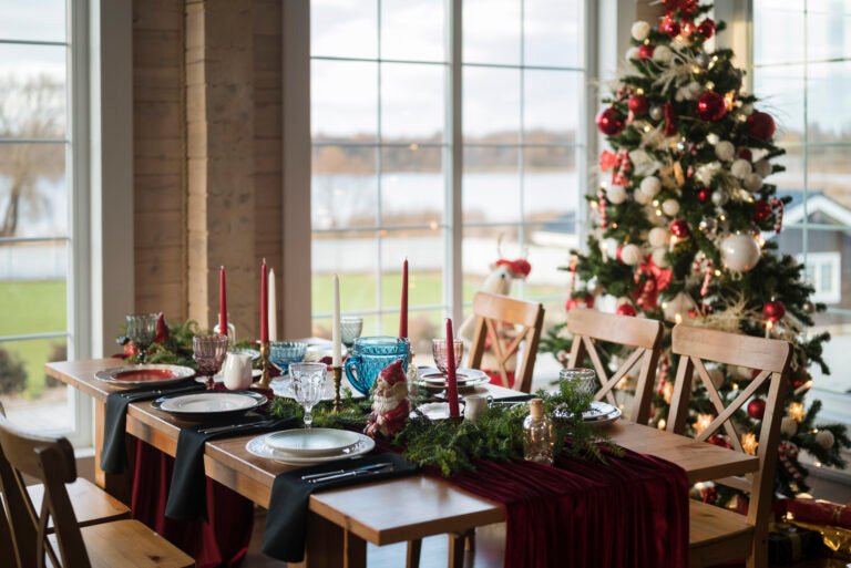 18 Christmas Table Decoration Ideas to Impress Your Guests